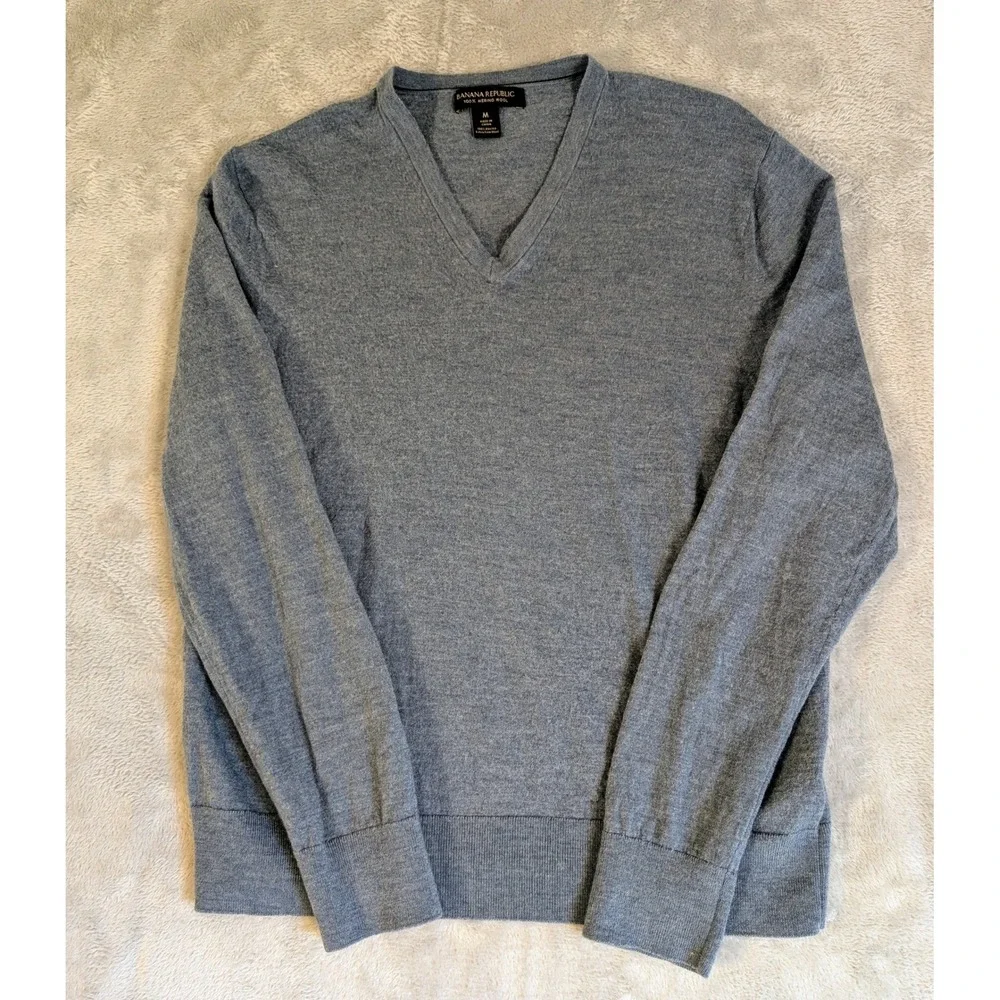 Banana Republic Men's Medium Extra Fine Merino Wool V Neck Pullover Blue Sweater